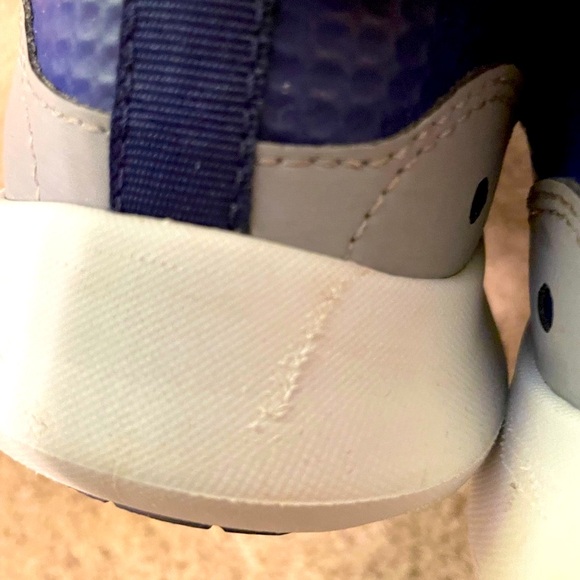 Men,Under Armour Blue Athletic Shoes with Breathable Mesh and Sleek Design.used - Picture 5 of 9